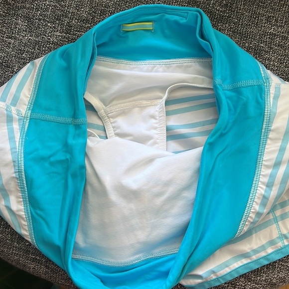 Lululemon shorts size 6 - Picture 10 of 10